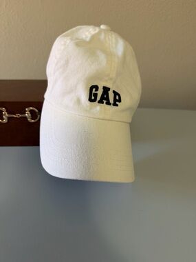 GAP White Baseball Cap with Black Logo
